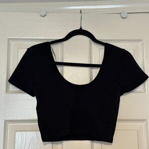Black cropped t-shirt